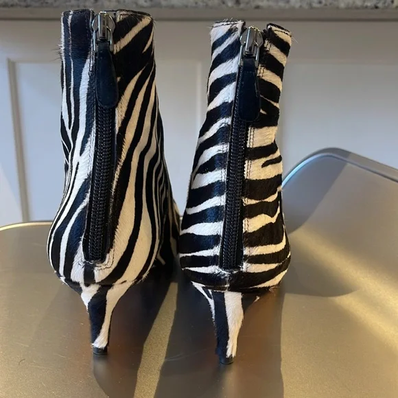 SOLD!!!!  ALEXANDRE BIRMAN PONY HAIR ZEBRA PRINT ZIP BOOTIE. 39.5 - Picture 5 of 11